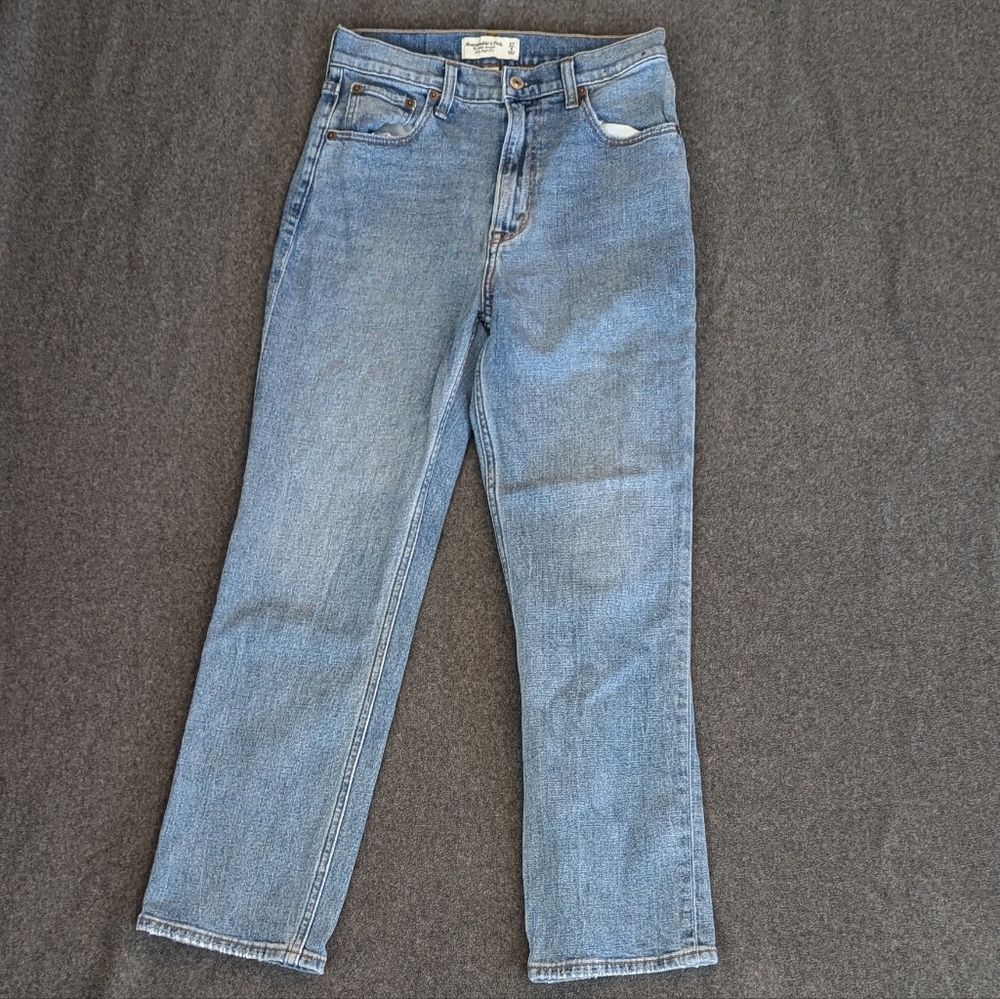 Abercrombie Ankle Straight Ultra High Rise Size 4/27